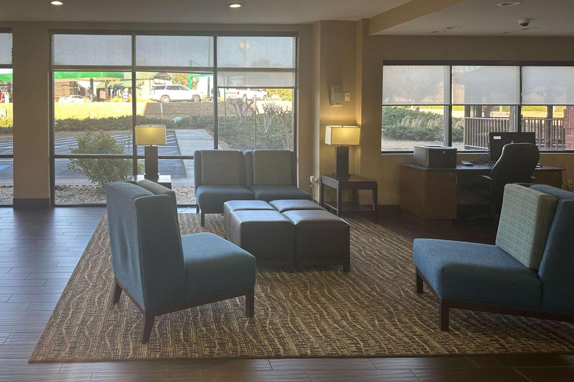 Comfort Suites Macon Exterior photo